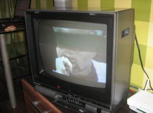 В телевизоре Bigston CTV-218ME на всех каналах из-за шумов едва просматривалось изображение и была н