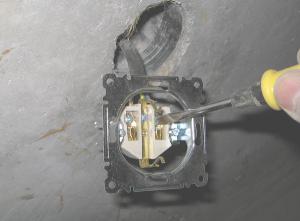 Монтаж установочных изделий, розеток и выключателей